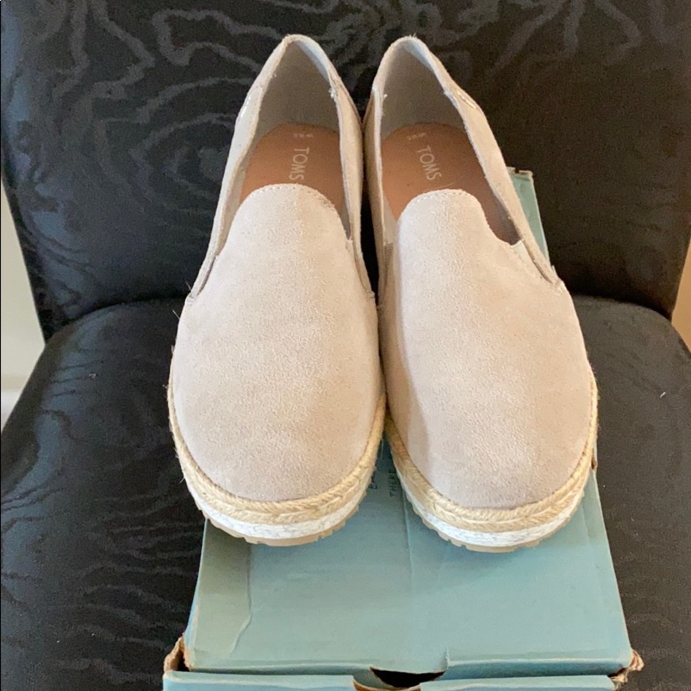 Toms suede shoes